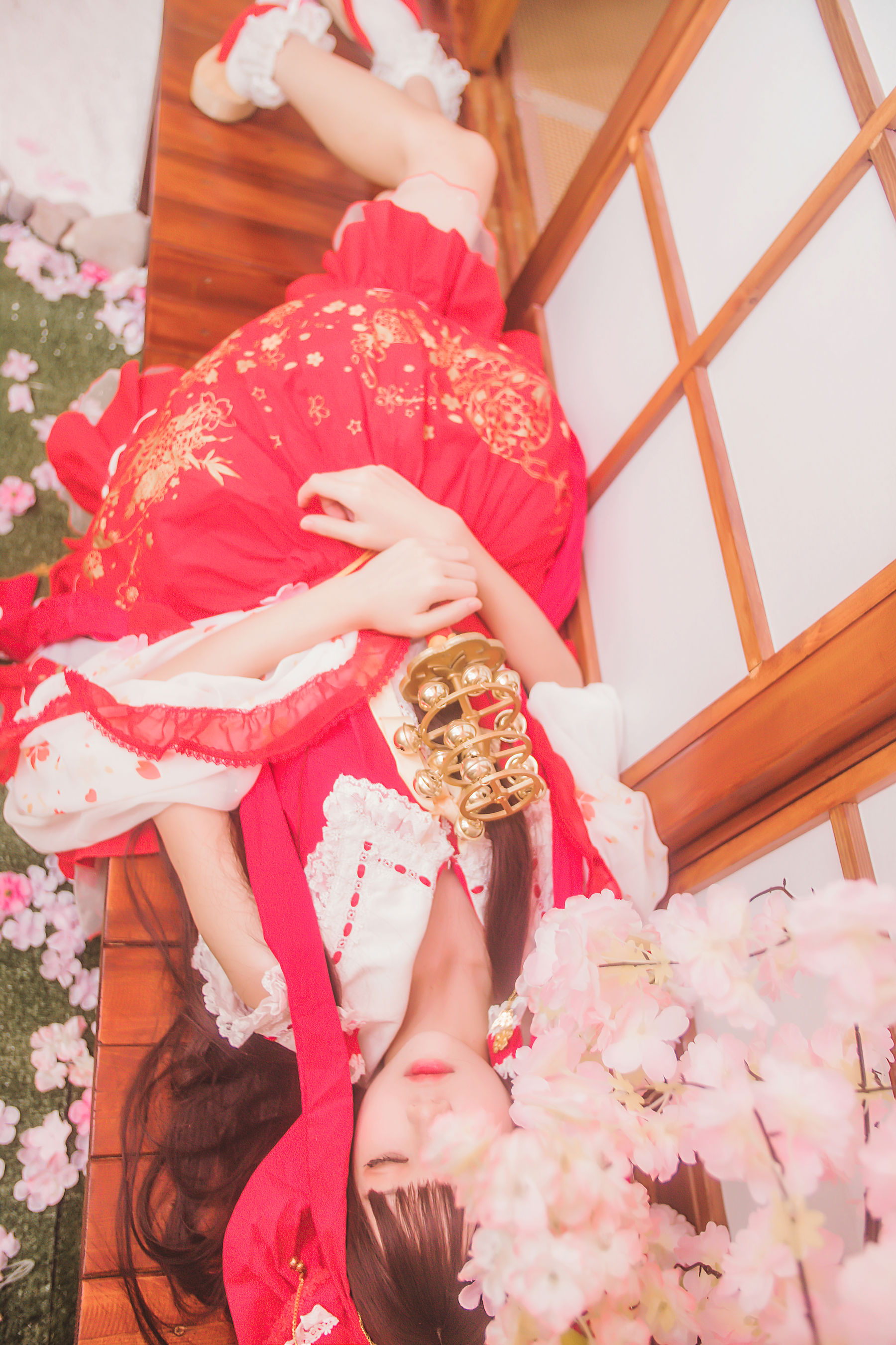 [萝莉COS] 桜桃喵《灵梦 新年快乐》 Cosplay-第9张