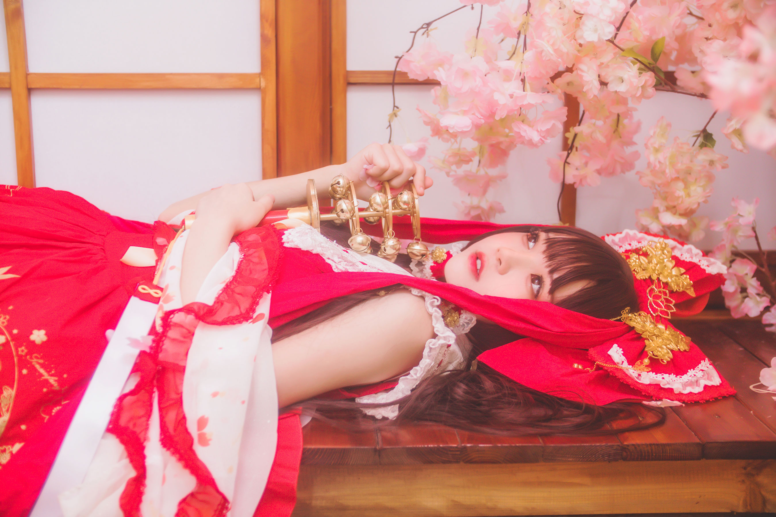 [萝莉COS] 桜桃喵《灵梦 新年快乐》 Cosplay-第24张