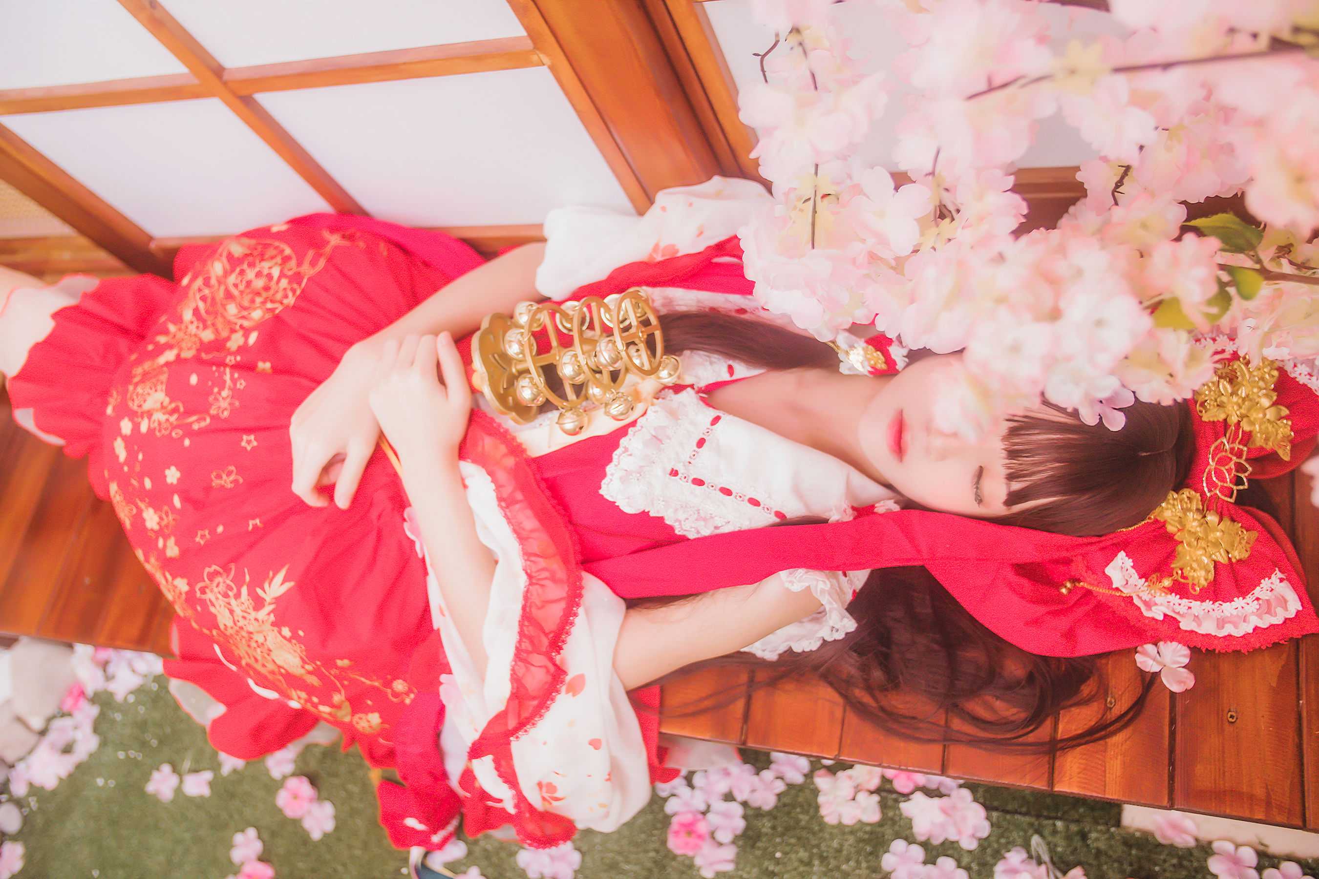 [萝莉COS] 桜桃喵《灵梦 新年快乐》 Cosplay-第10张