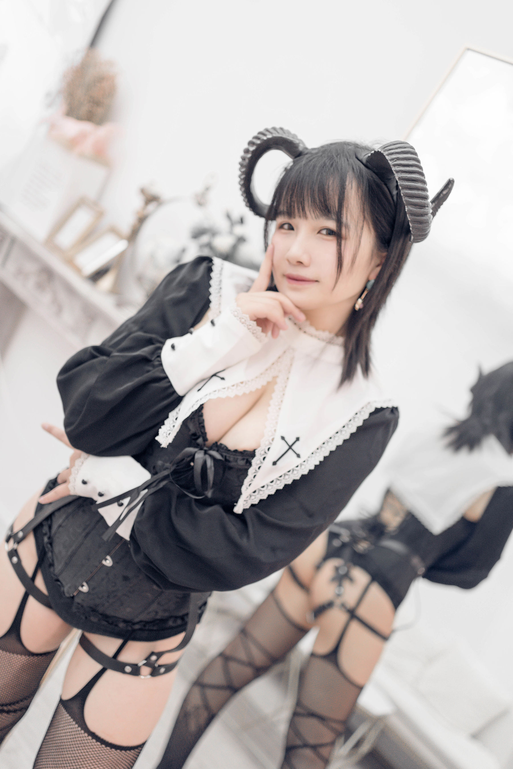阿半今天很开心 – 束缚恶魔 Cosplay-第14张