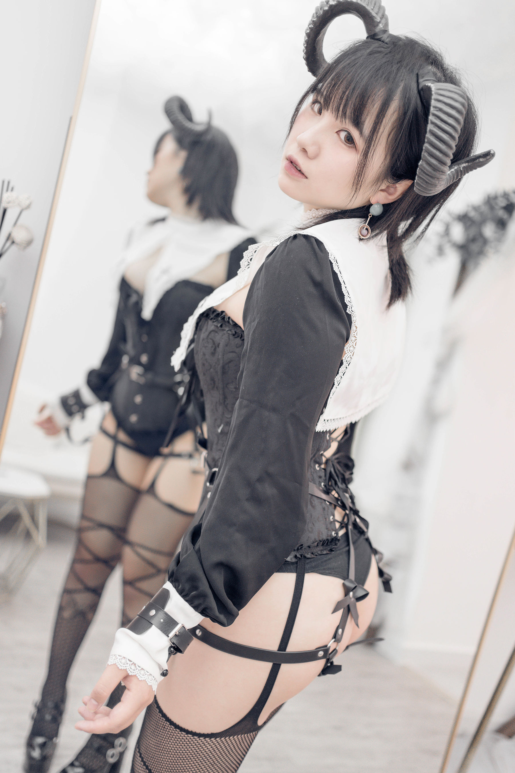阿半今天很开心 – 束缚恶魔 Cosplay-第19张