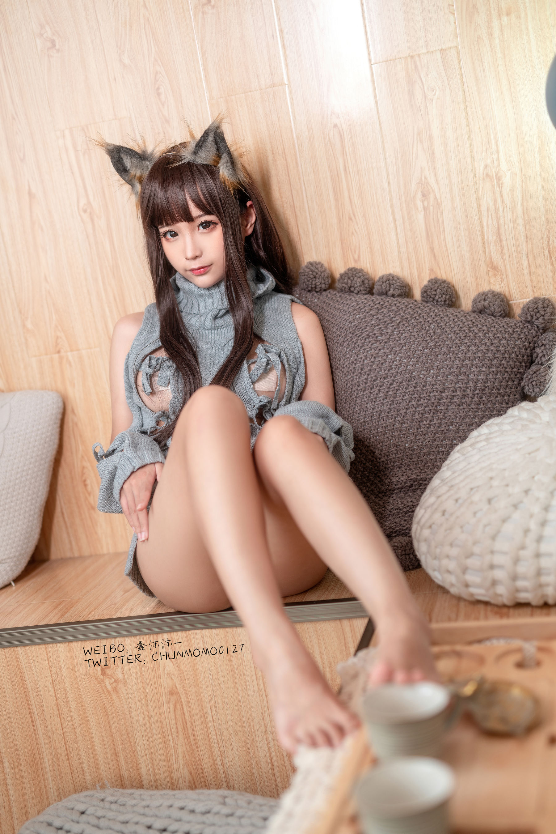 动漫博主蠢沫沫 – 灰露背毛衣 Cosplay-第1张