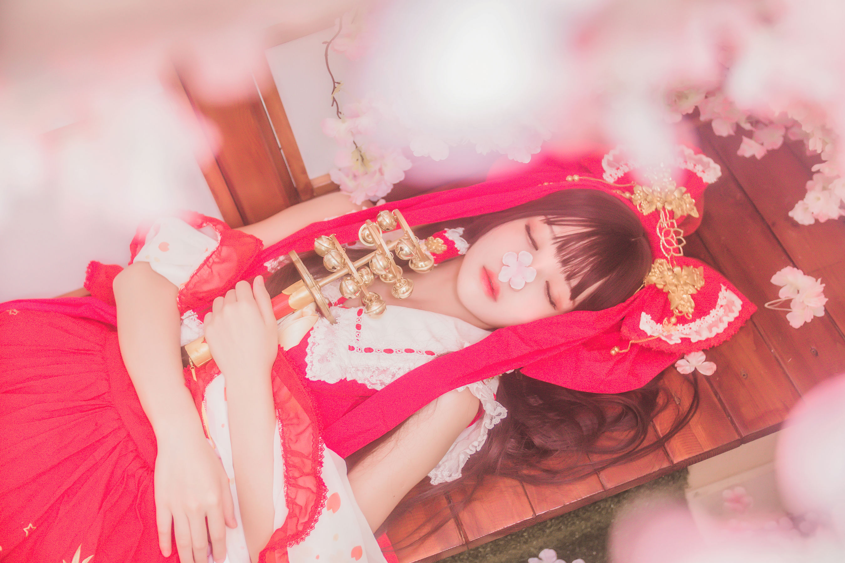 [萝莉COS] 桜桃喵《灵梦 新年快乐》 Cosplay-第20张